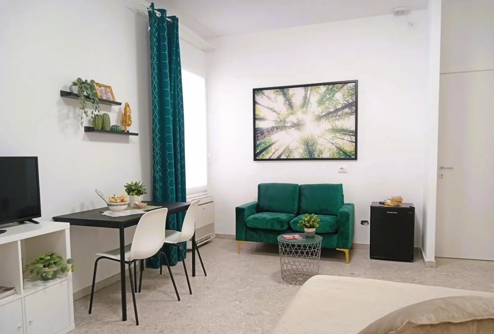 Zuara9Room Rimini Couette-café