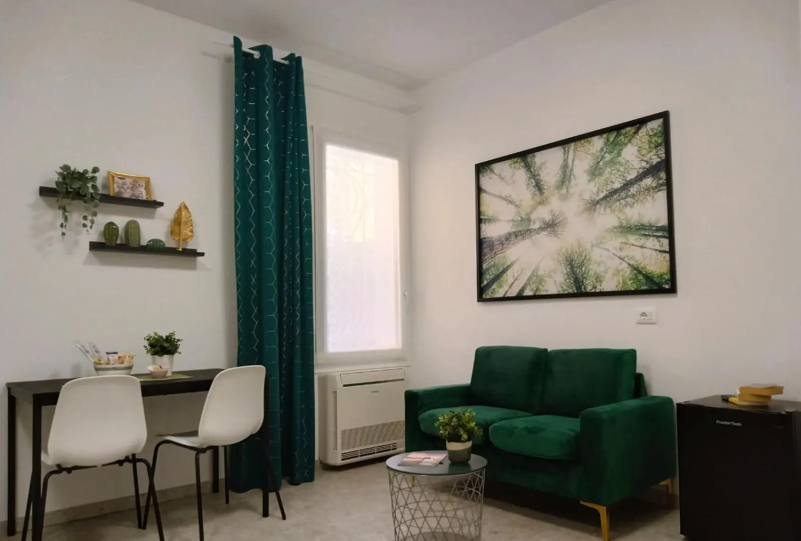 Zuara9Room Rimini Couette-café