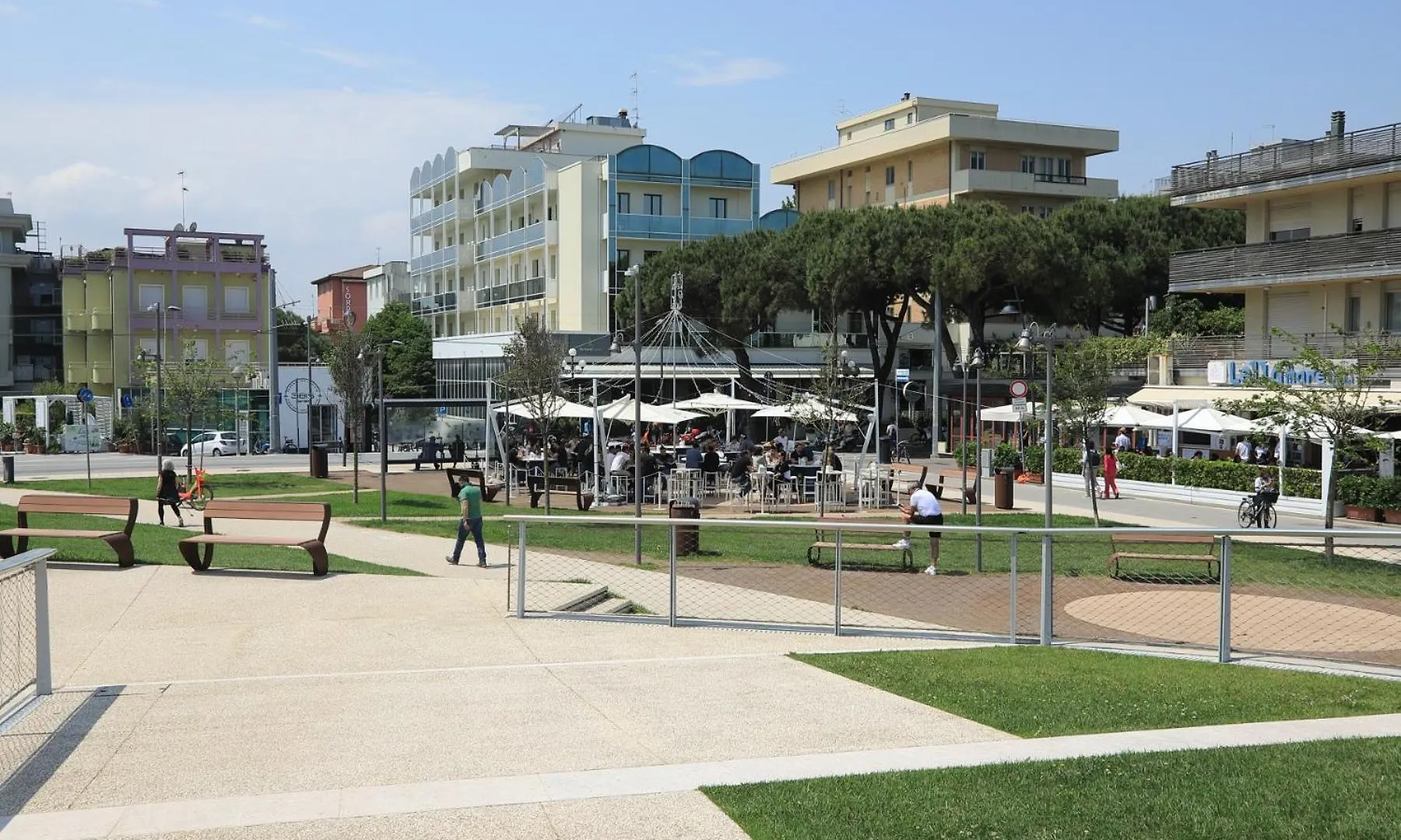 Zuara9Room Rimini Couette-café