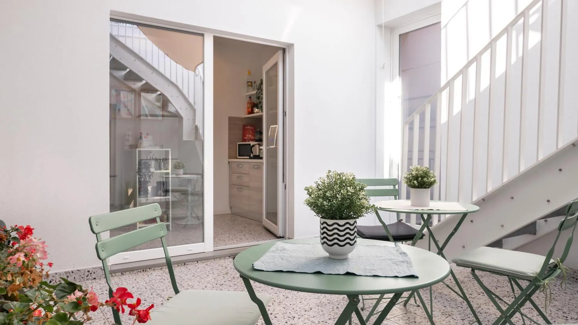 Zuara9Room Rimini 0*,