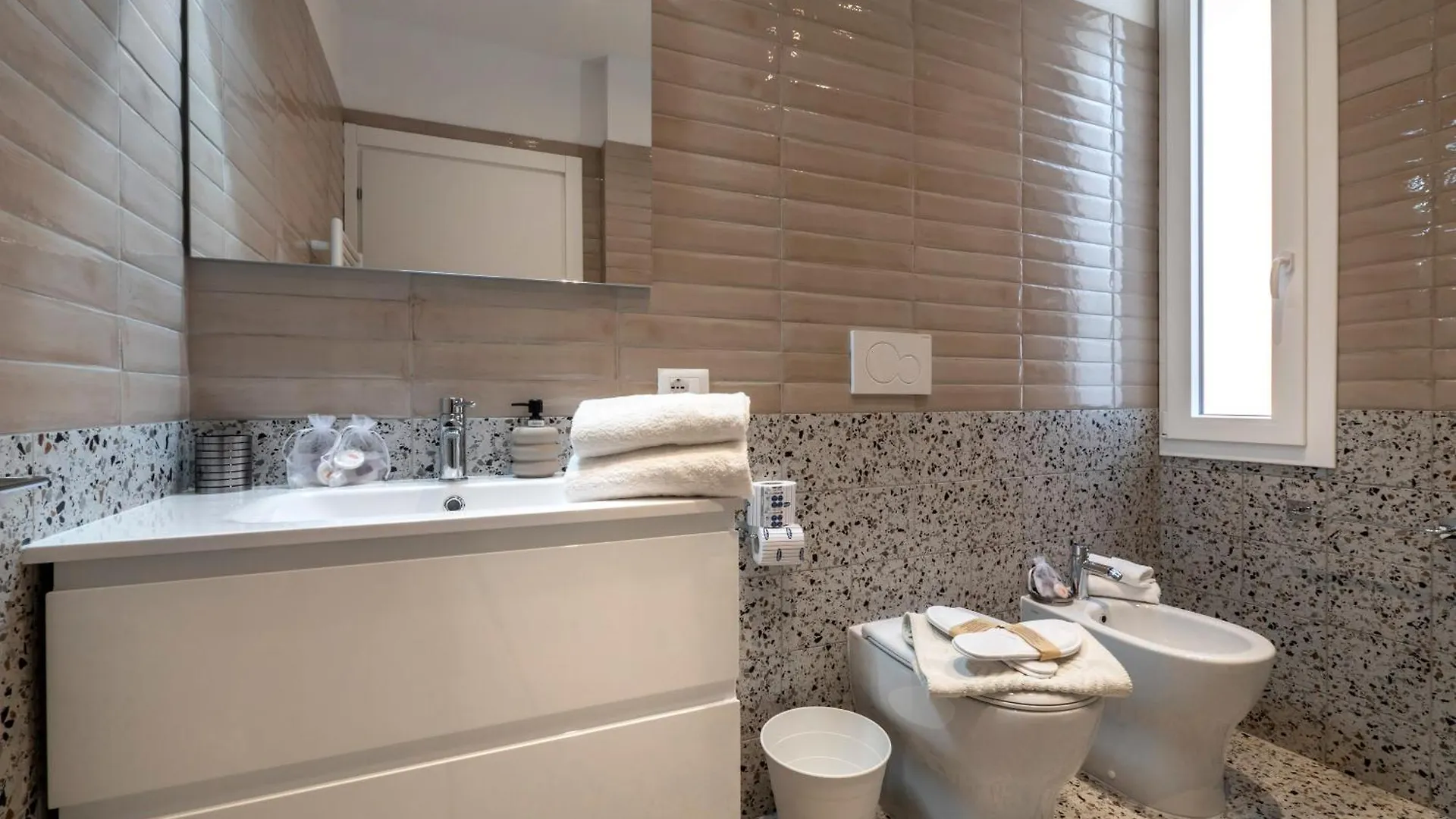 Couette-café Zuara9Room Rimini Italie