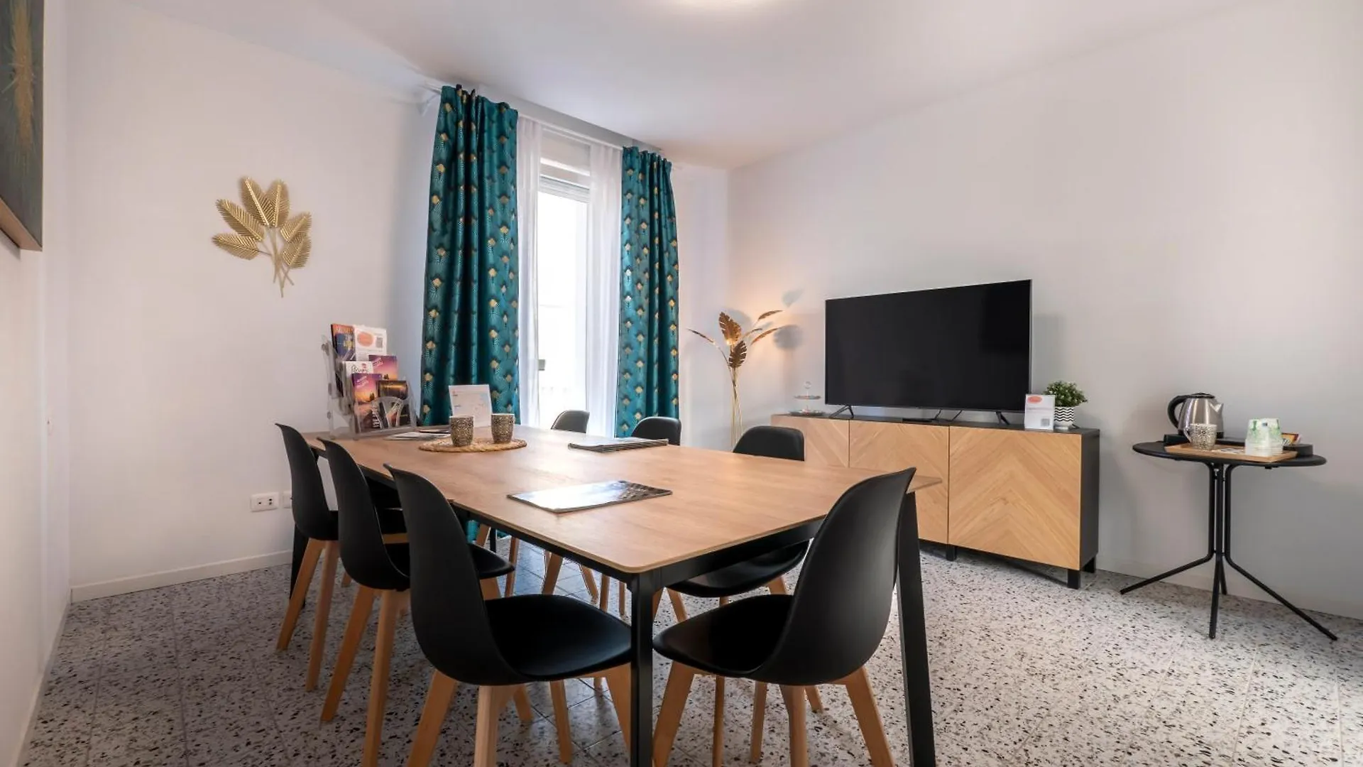 Zuara9Room Rimini 0*,