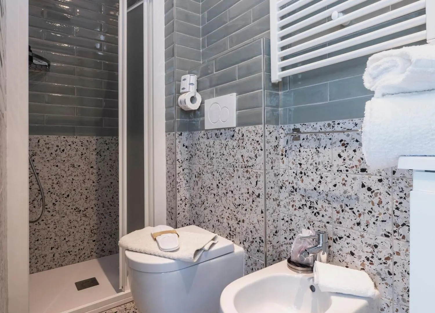 Zuara9Room Rimini 0*,