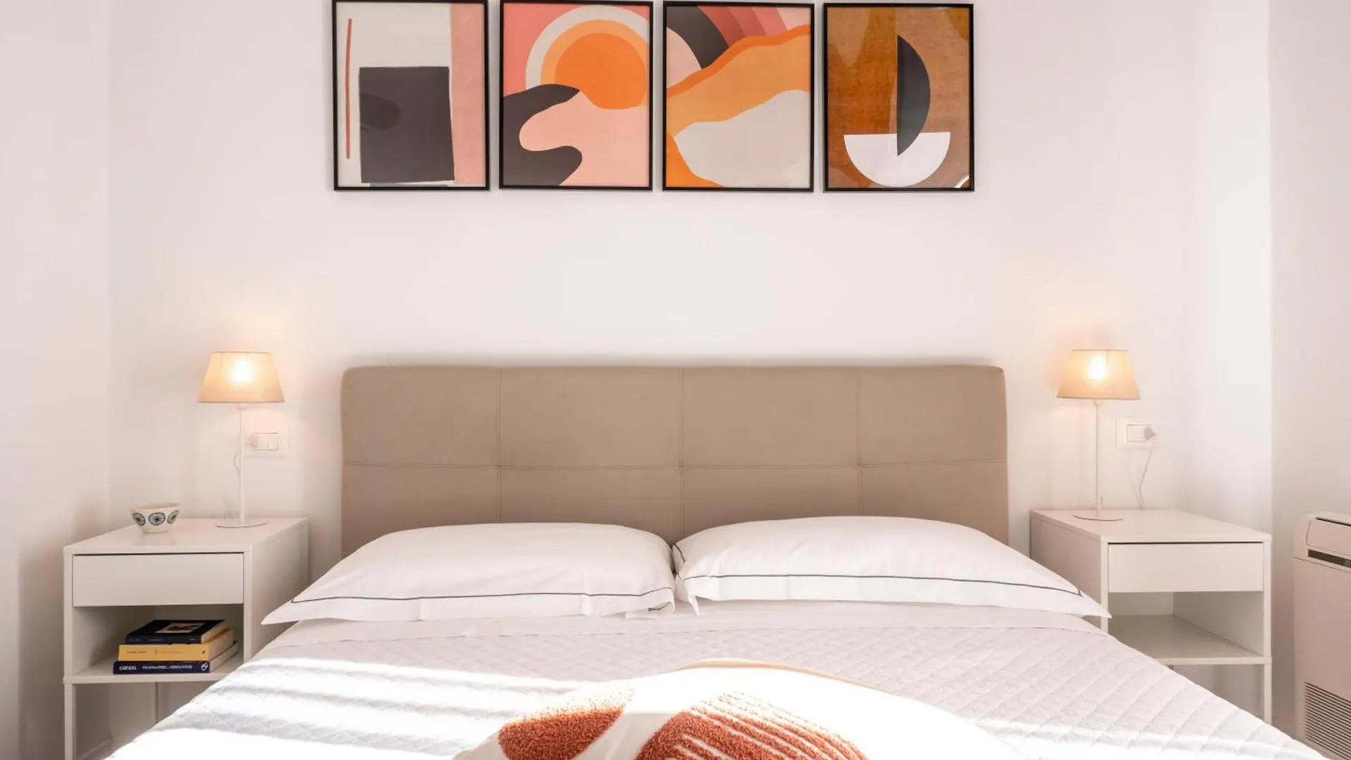 Zuara9Room Rimini Couette-café