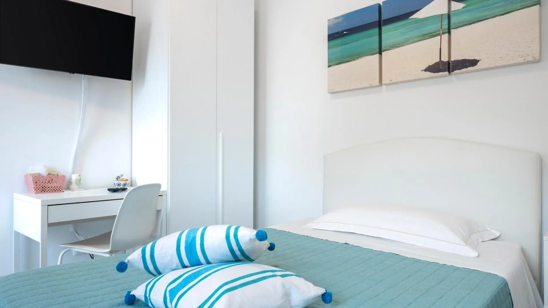 Zuara9Room Rimini contacts