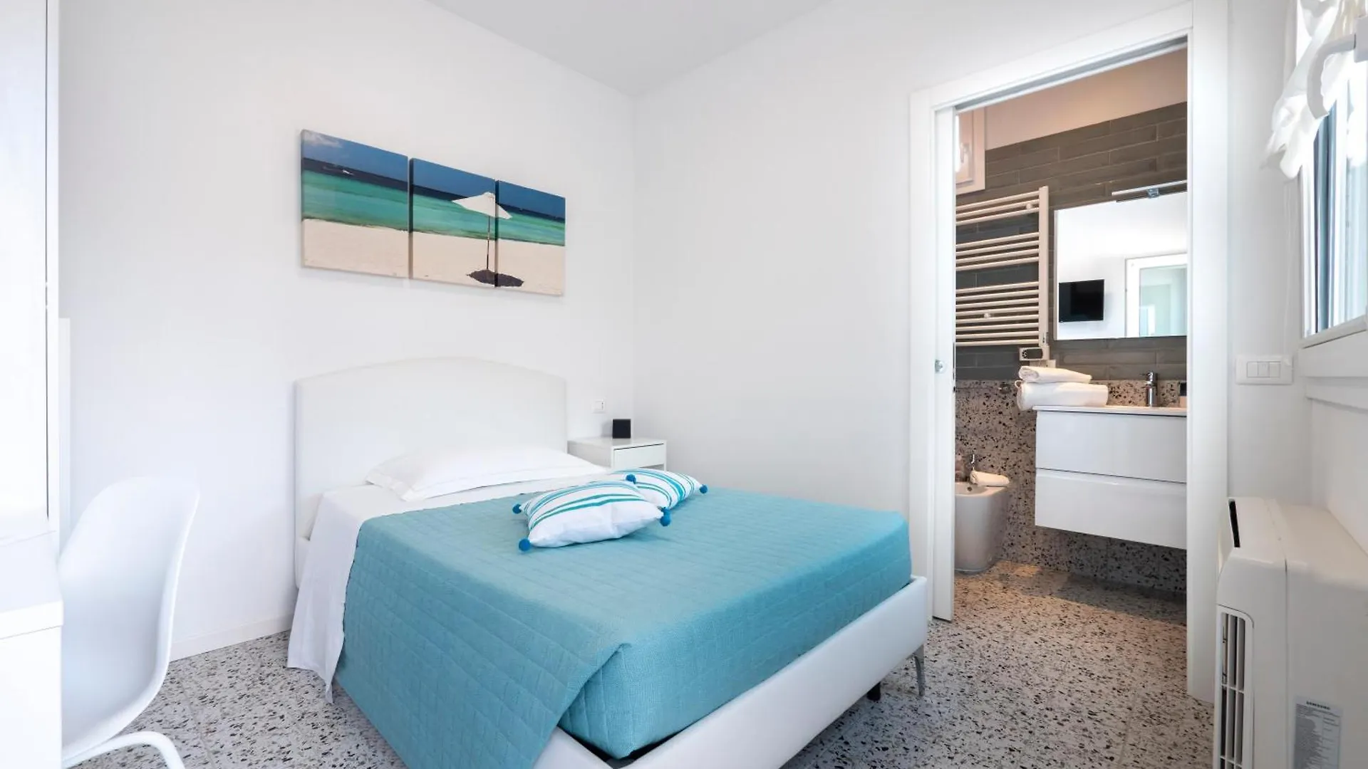 Couette-café Zuara9Room Rimini