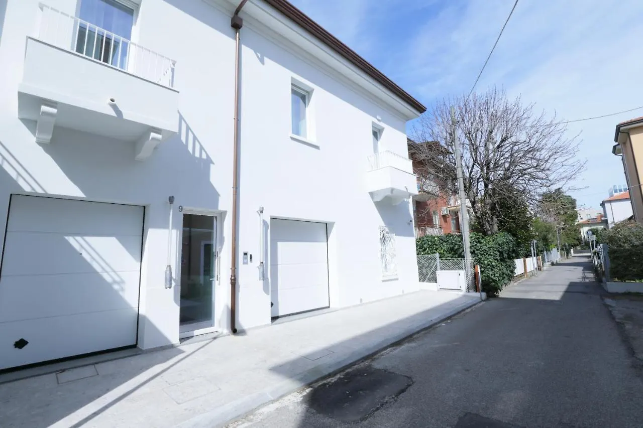 Zuara9Room Rímini Italia
