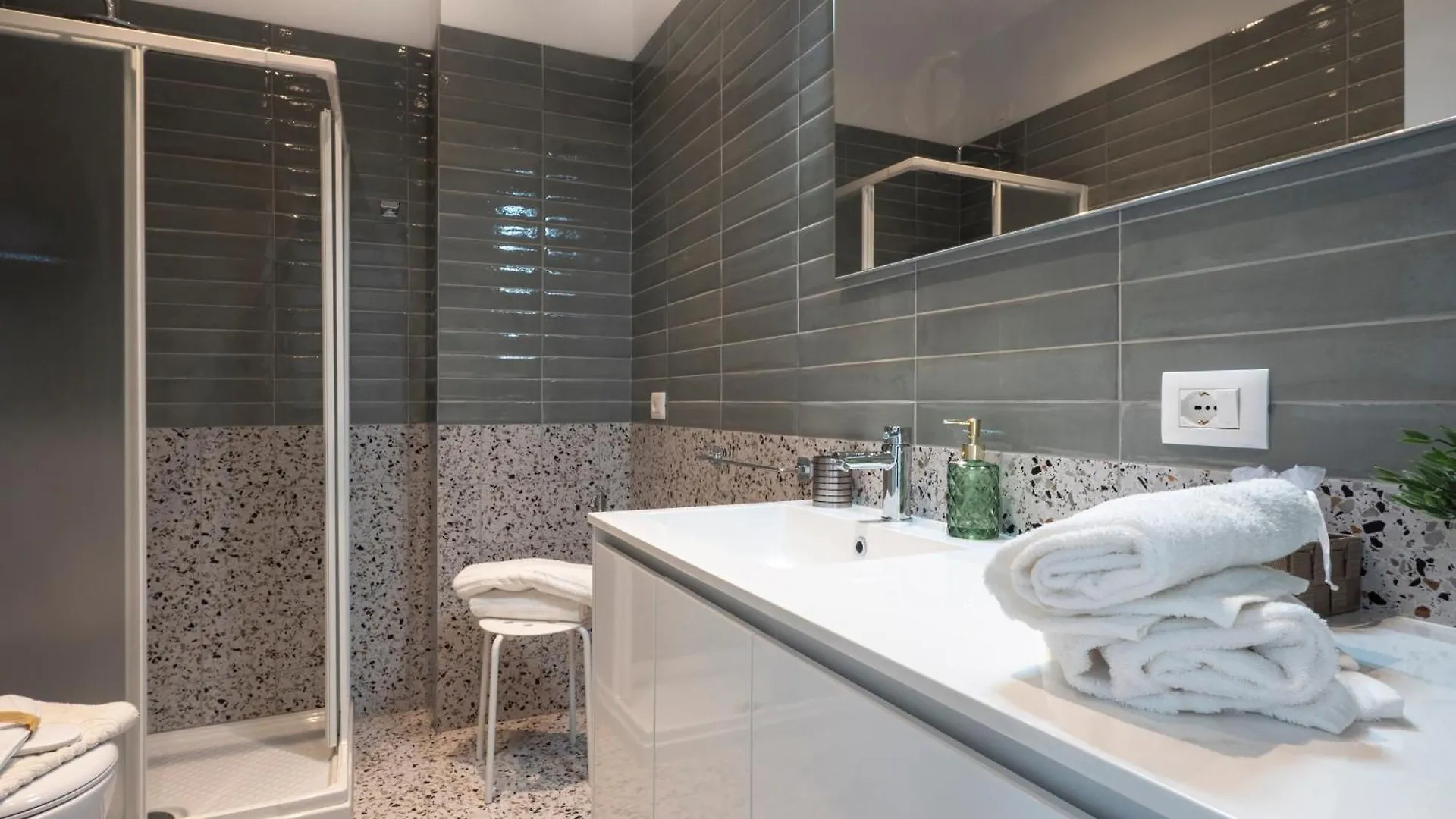 Zuara9Room Rímini 0*,