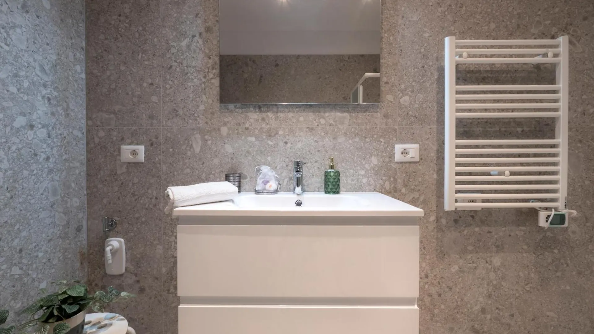 Zuara9Room Rímini