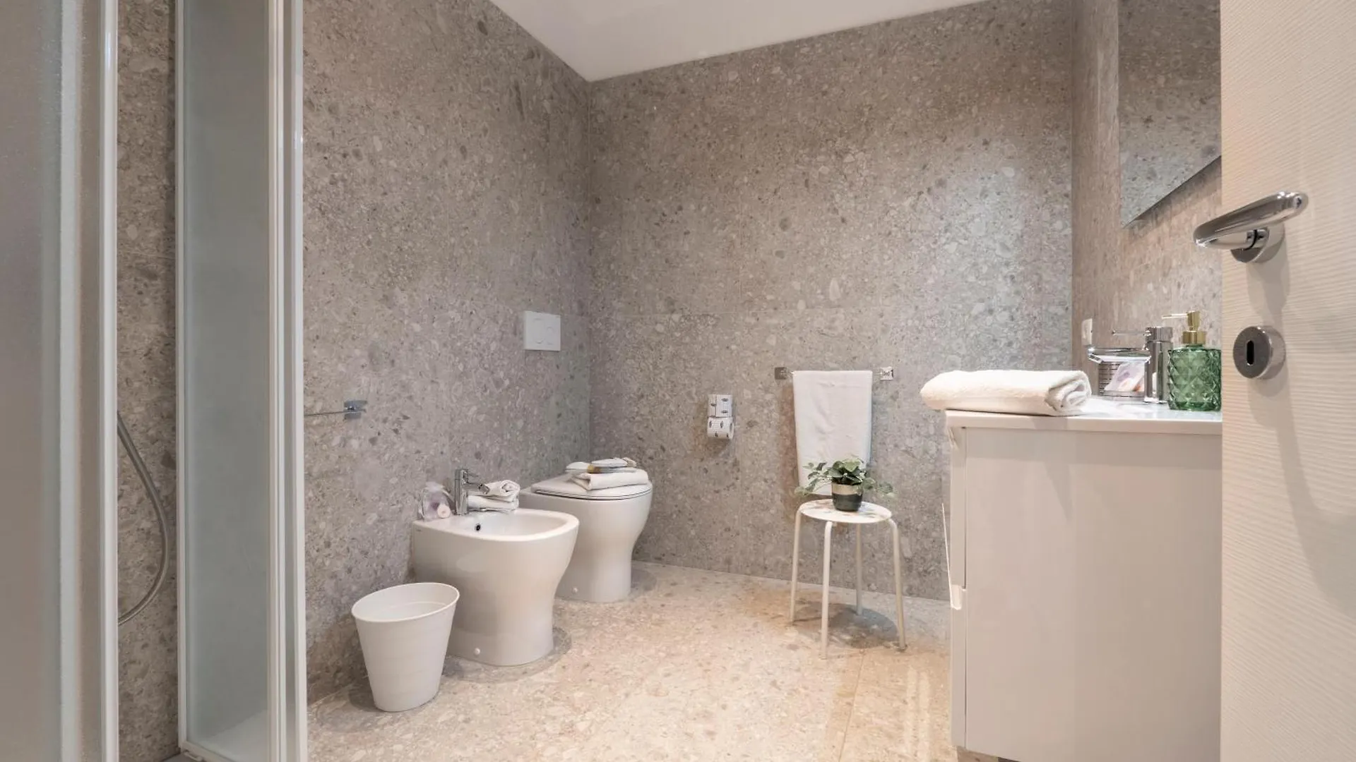 Oda ve Kahvaltı Zuara9Room Rimini
