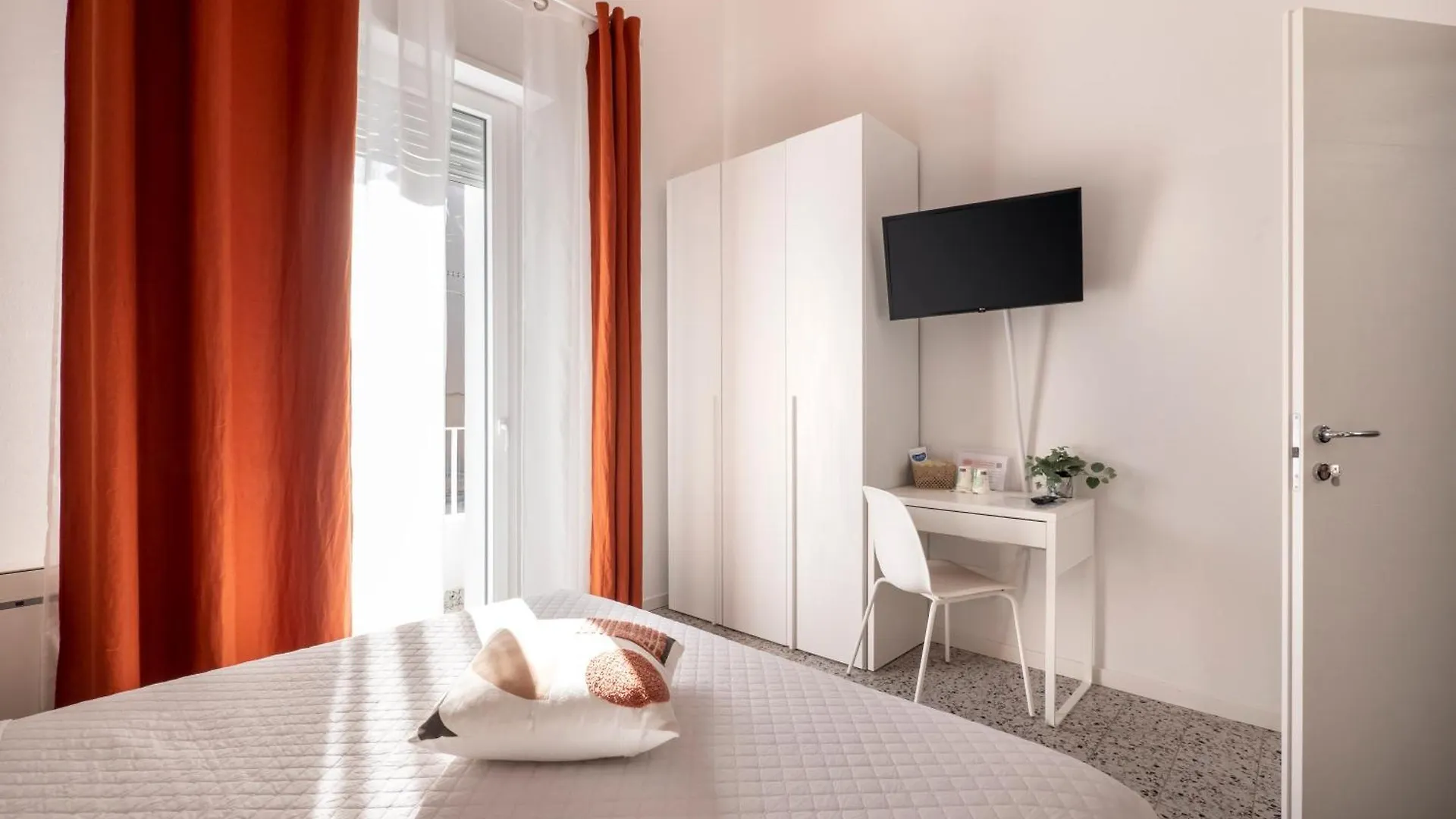 Zuara9Room Rimini 0*,